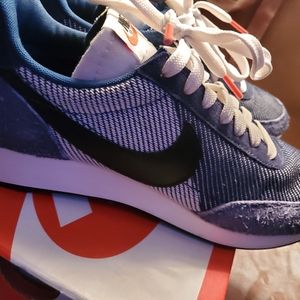 NIKE AIR TAILWIND 70 SE